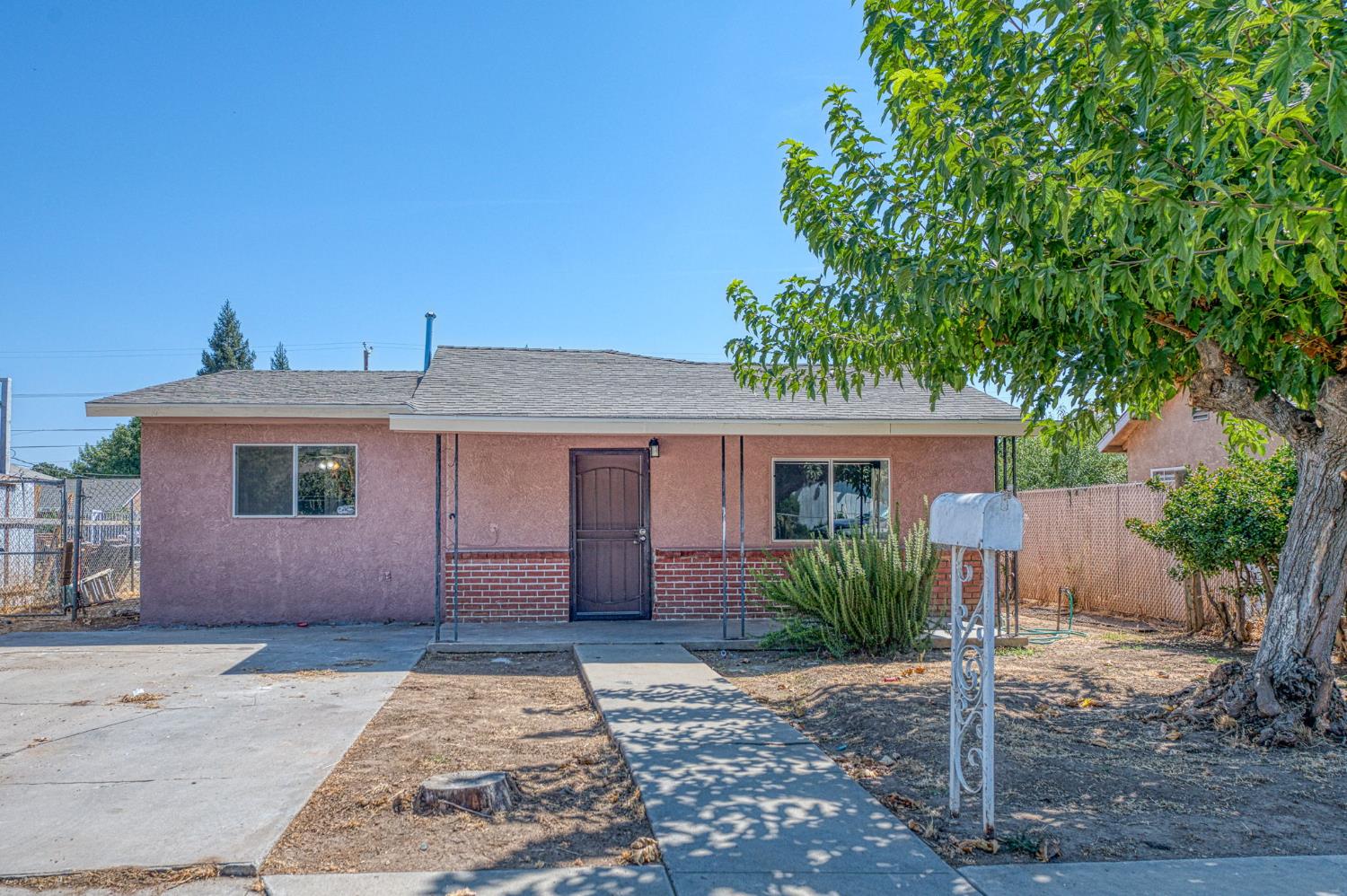 416 Morton Ave, Sanger, CA 93657