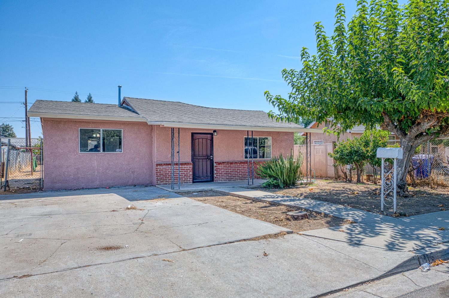 416 Morton Ave, Sanger, CA 93657
