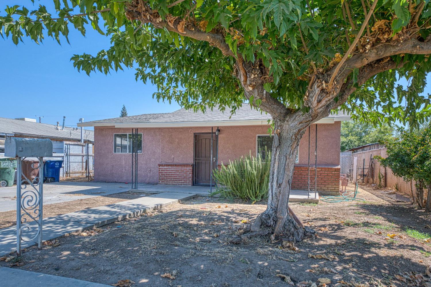 416 Morton Ave, Sanger, CA 93657