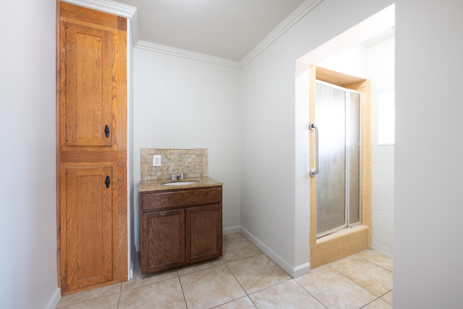 416 Morton Ave, Sanger, CA 93657