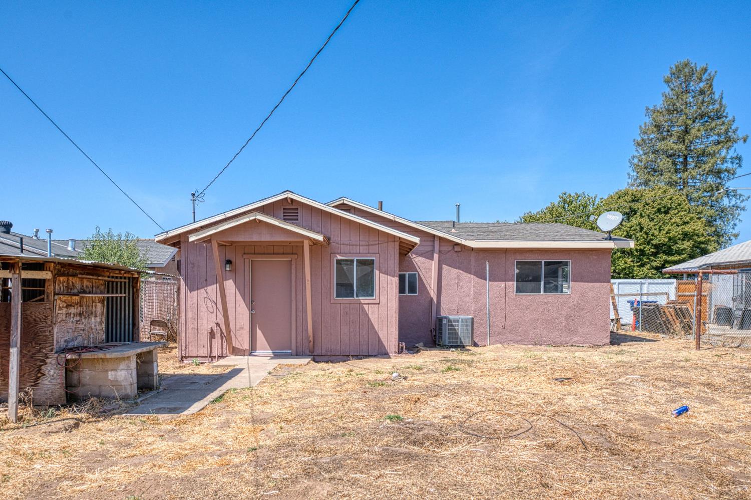 416 Morton Ave, Sanger, CA 93657