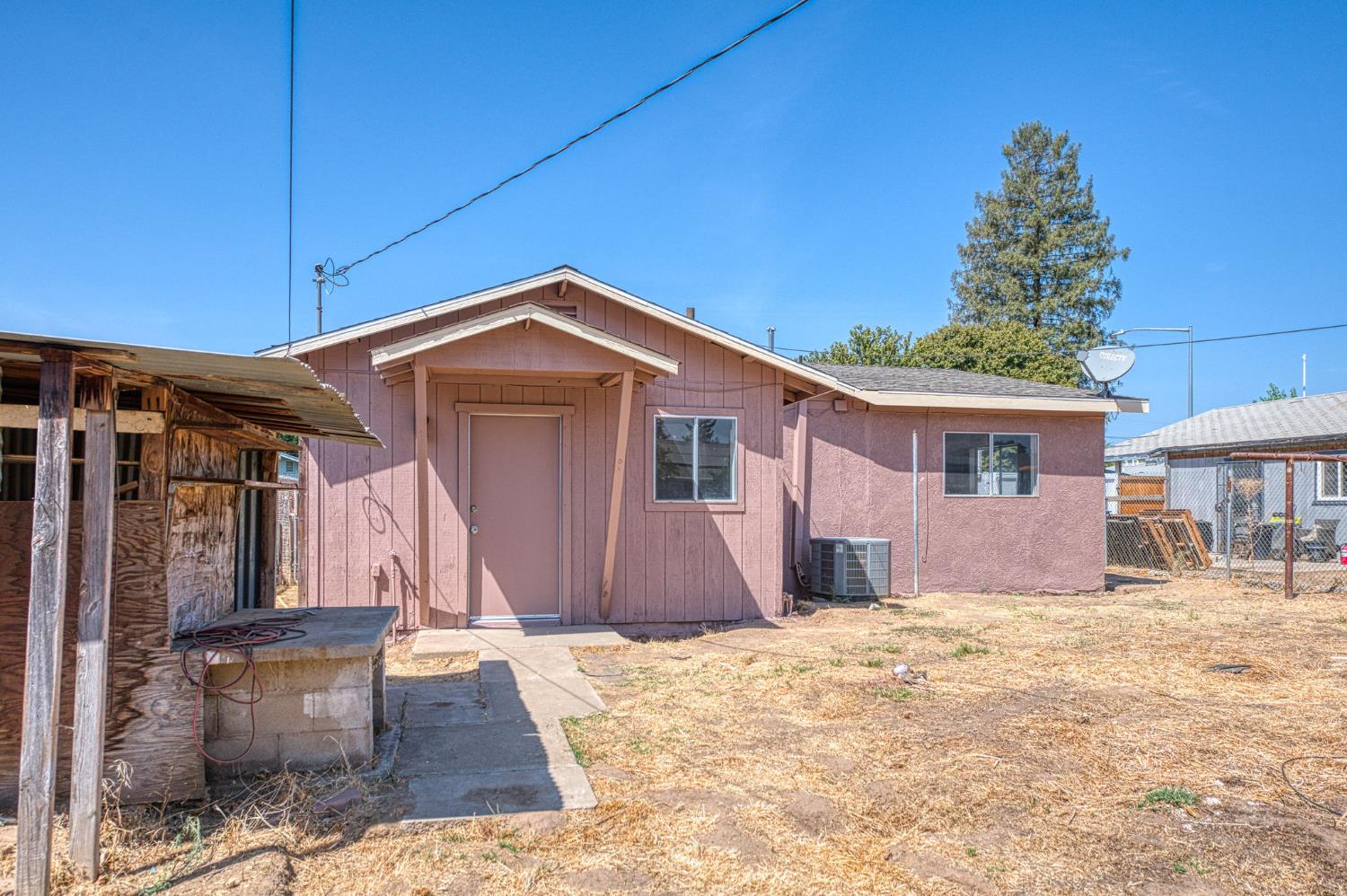 416 Morton Ave, Sanger, CA 93657