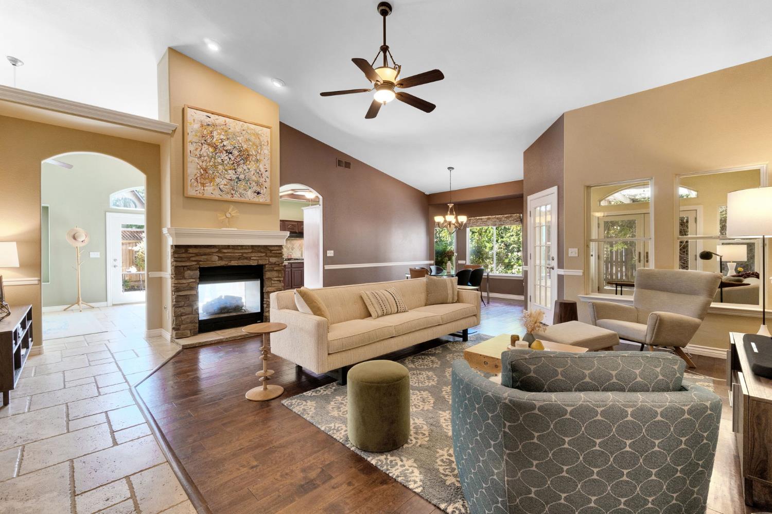 1828 N Orangewood Ave, Clovis, CA 93619