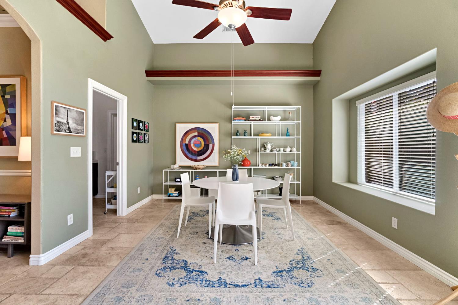 1828 N Orangewood Ave, Clovis, CA 93619