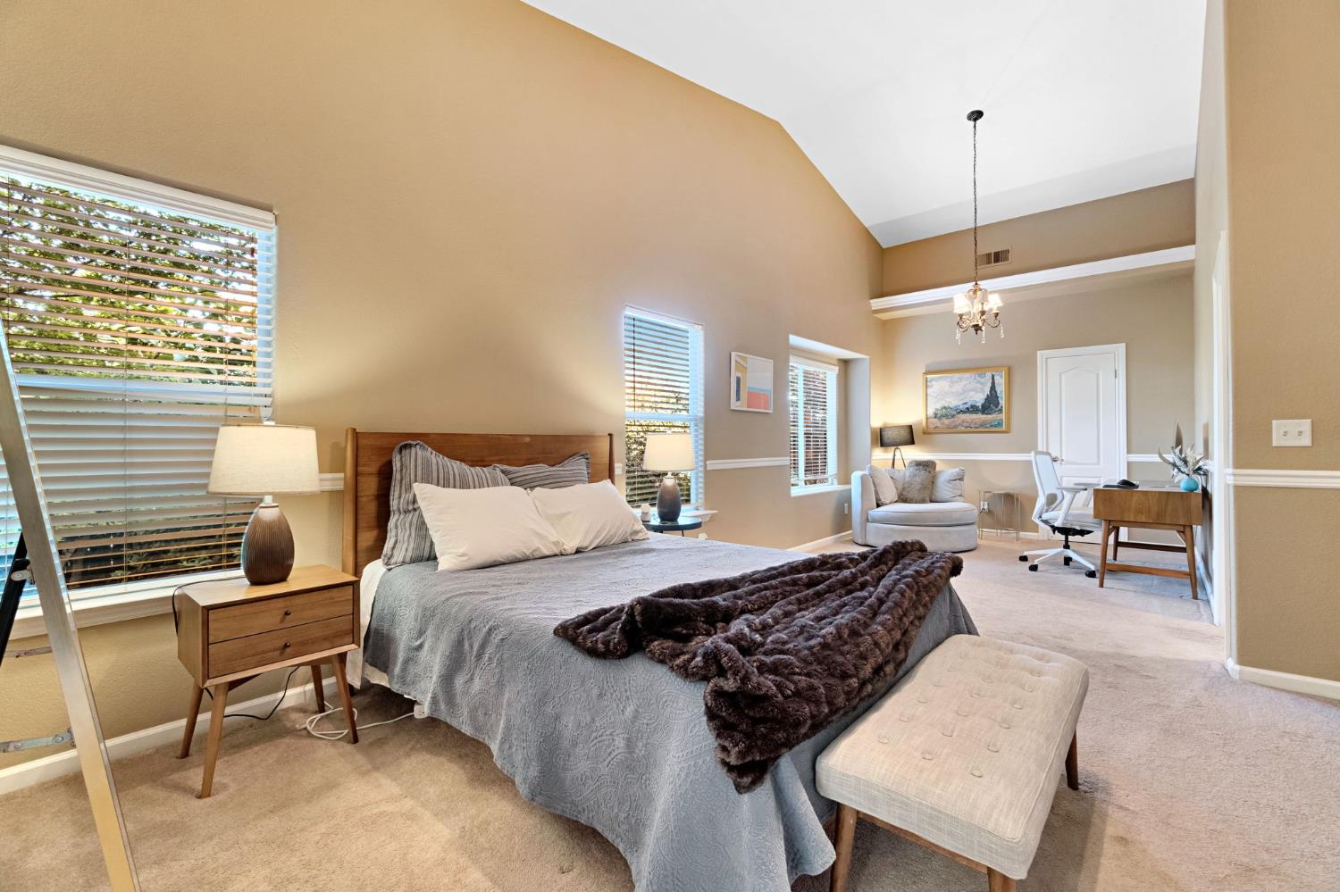 1828 N Orangewood Ave, Clovis, CA 93619