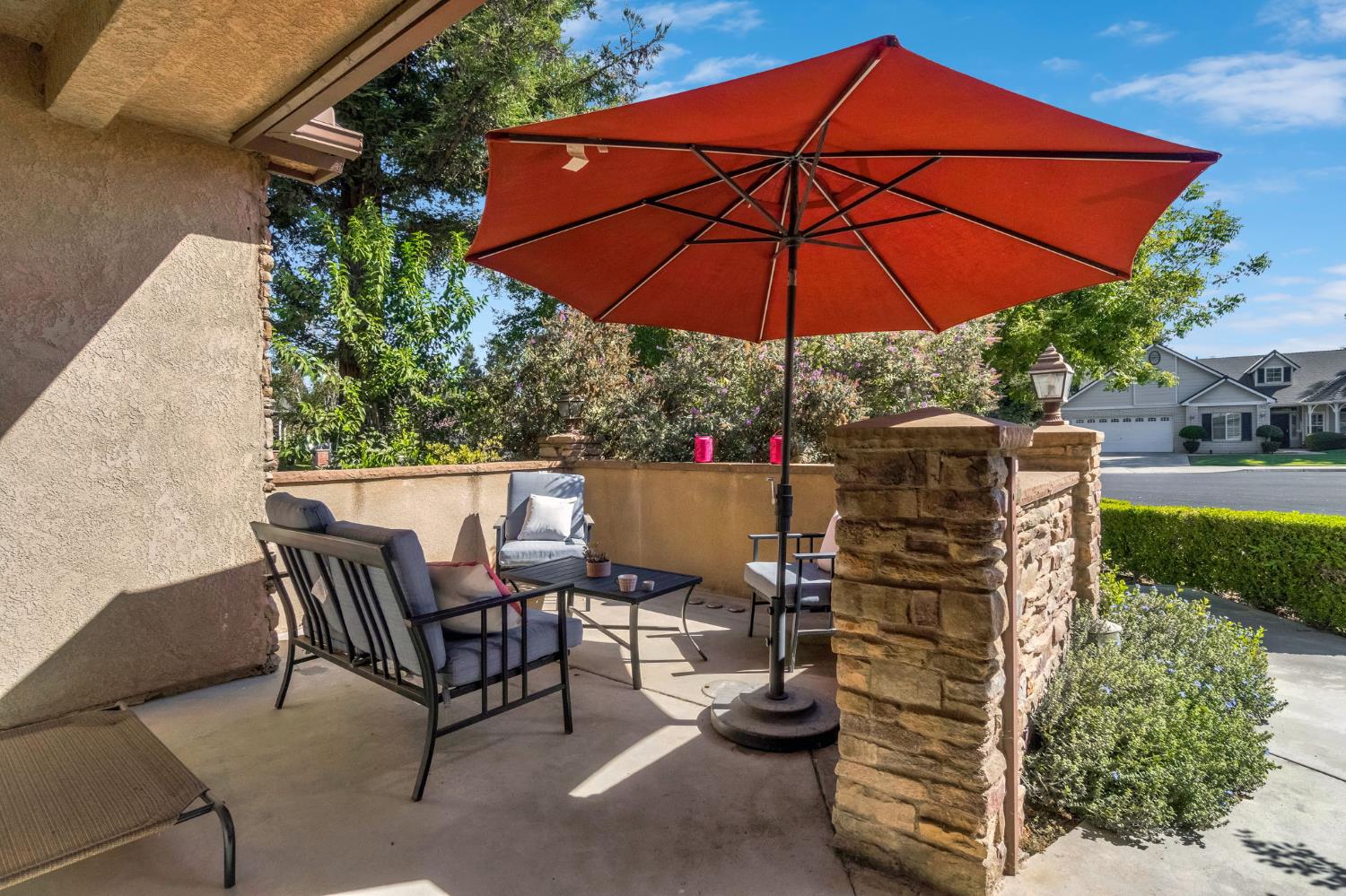 1828 N Orangewood Ave, Clovis, CA 93619