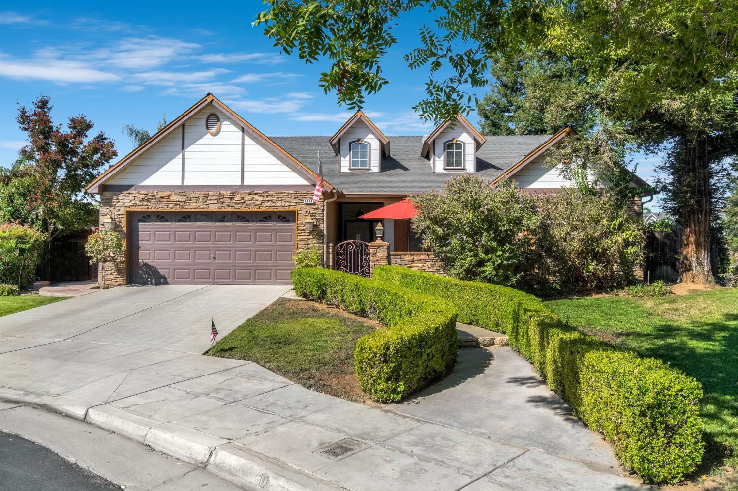1828 N Orangewood Ave, Clovis, CA 93619