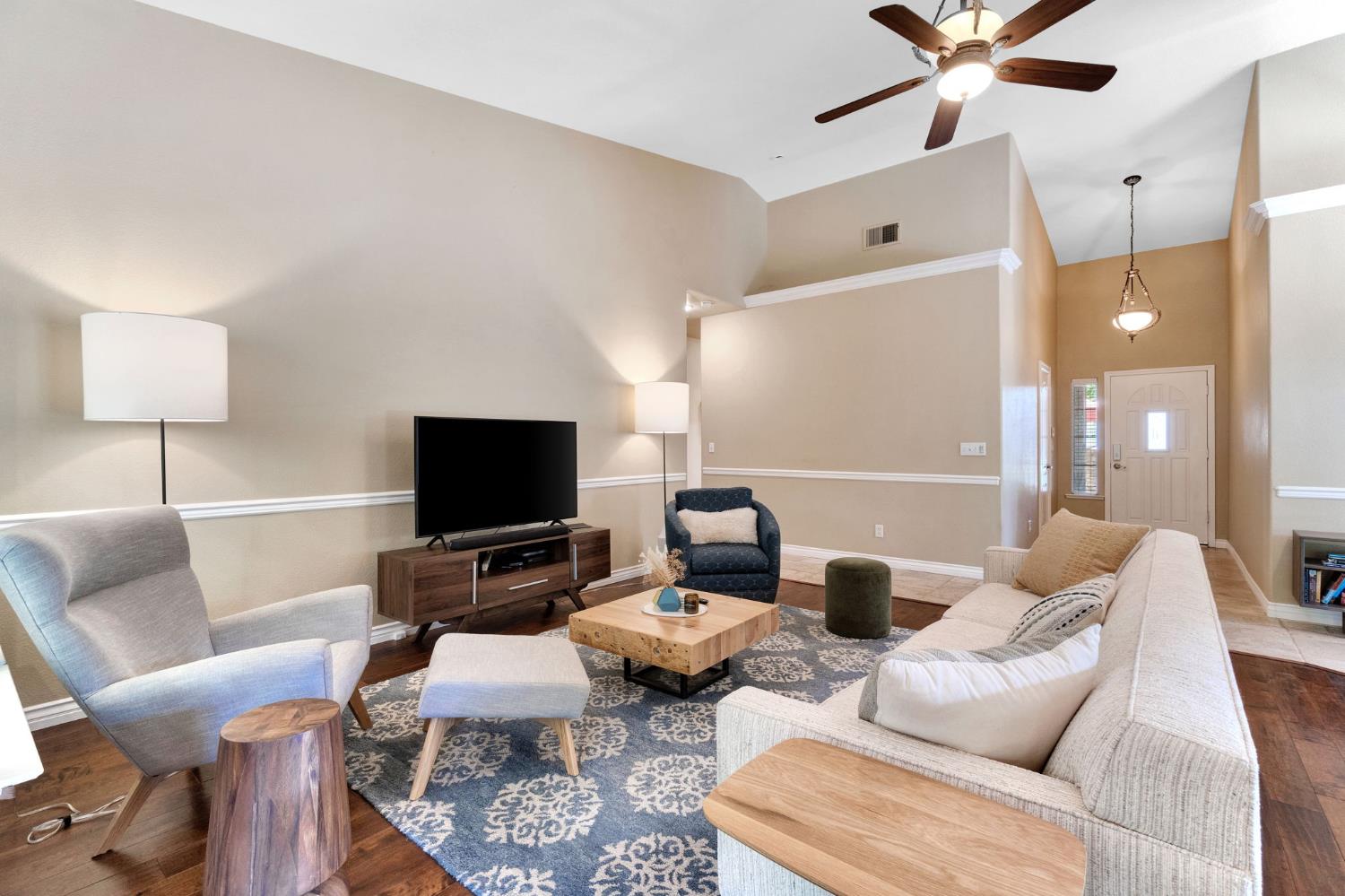1828 N Orangewood Ave, Clovis, CA 93619