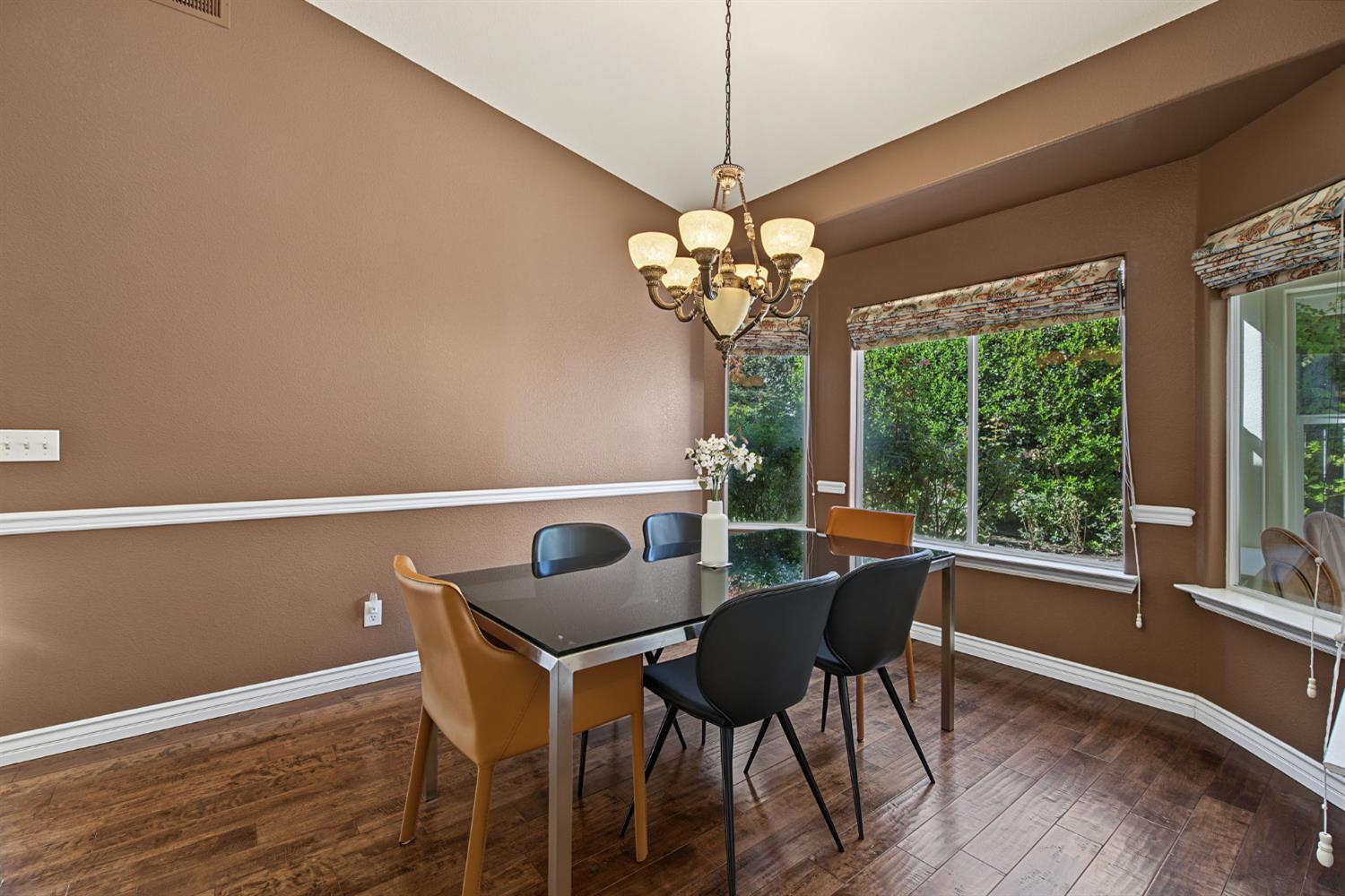 1828 N Orangewood Ave, Clovis, CA 93619