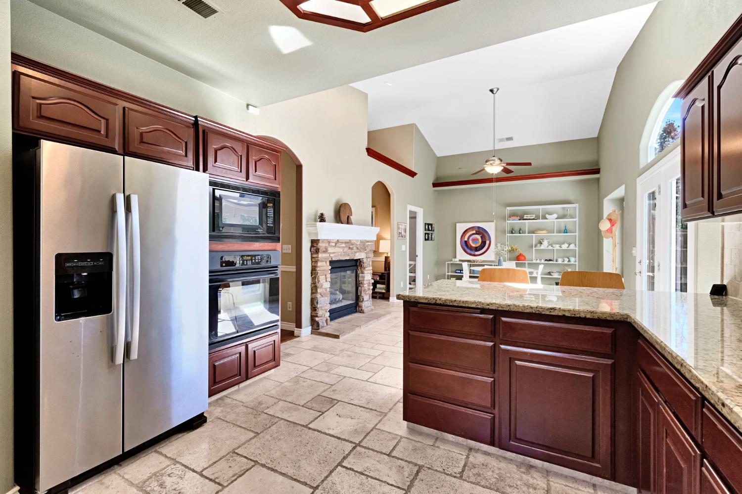 1828 N Orangewood Ave, Clovis, CA 93619