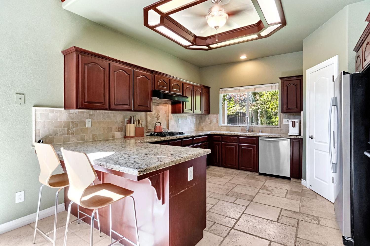 1828 N Orangewood Ave, Clovis, CA 93619
