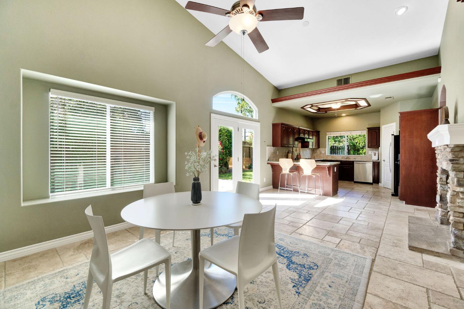 1828 N Orangewood Ave, Clovis, CA 93619