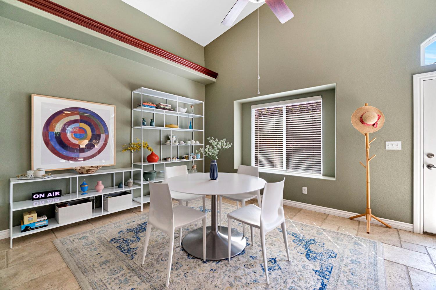 1828 N Orangewood Ave, Clovis, CA 93619