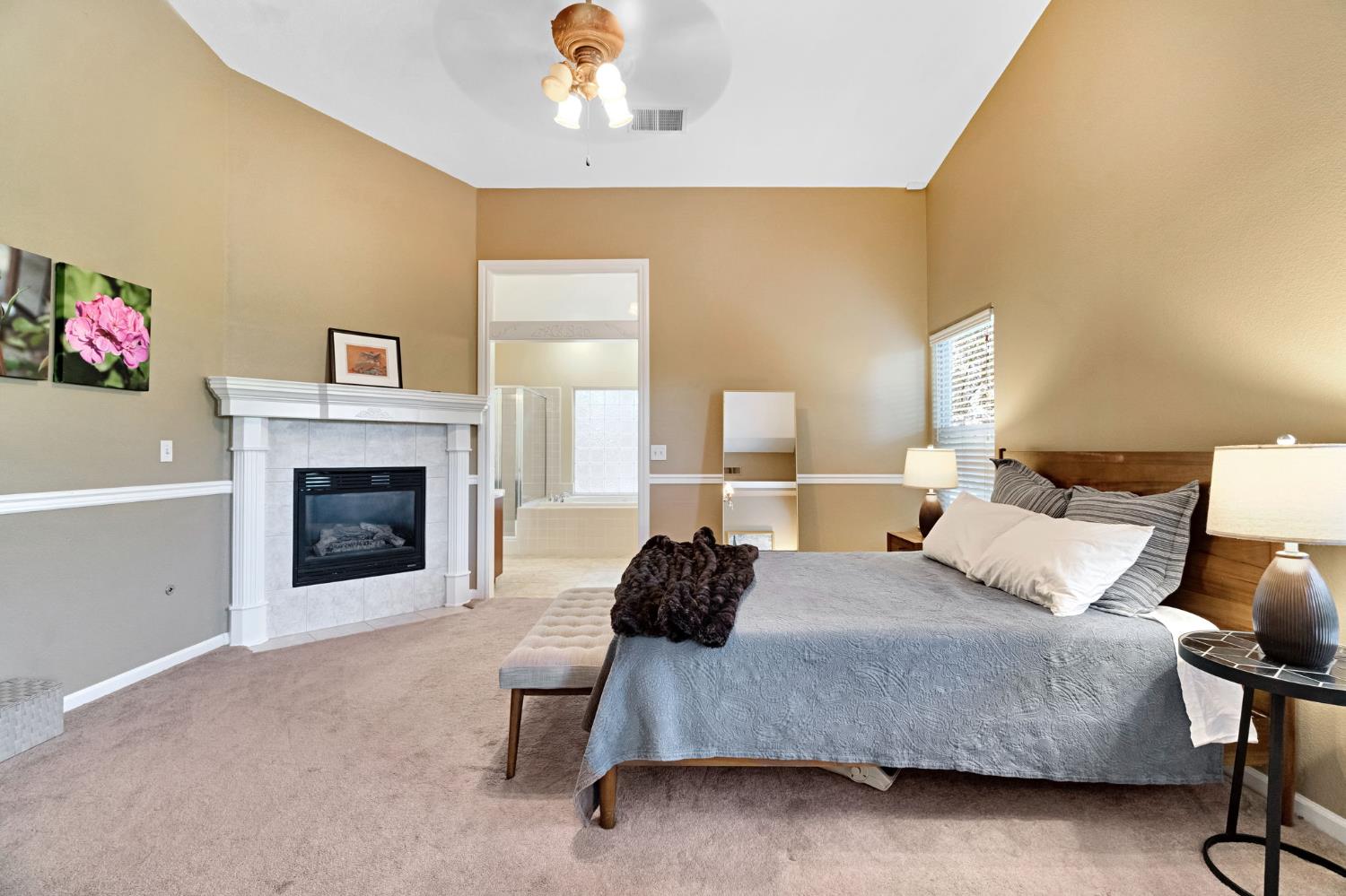 1828 N Orangewood Ave, Clovis, CA 93619