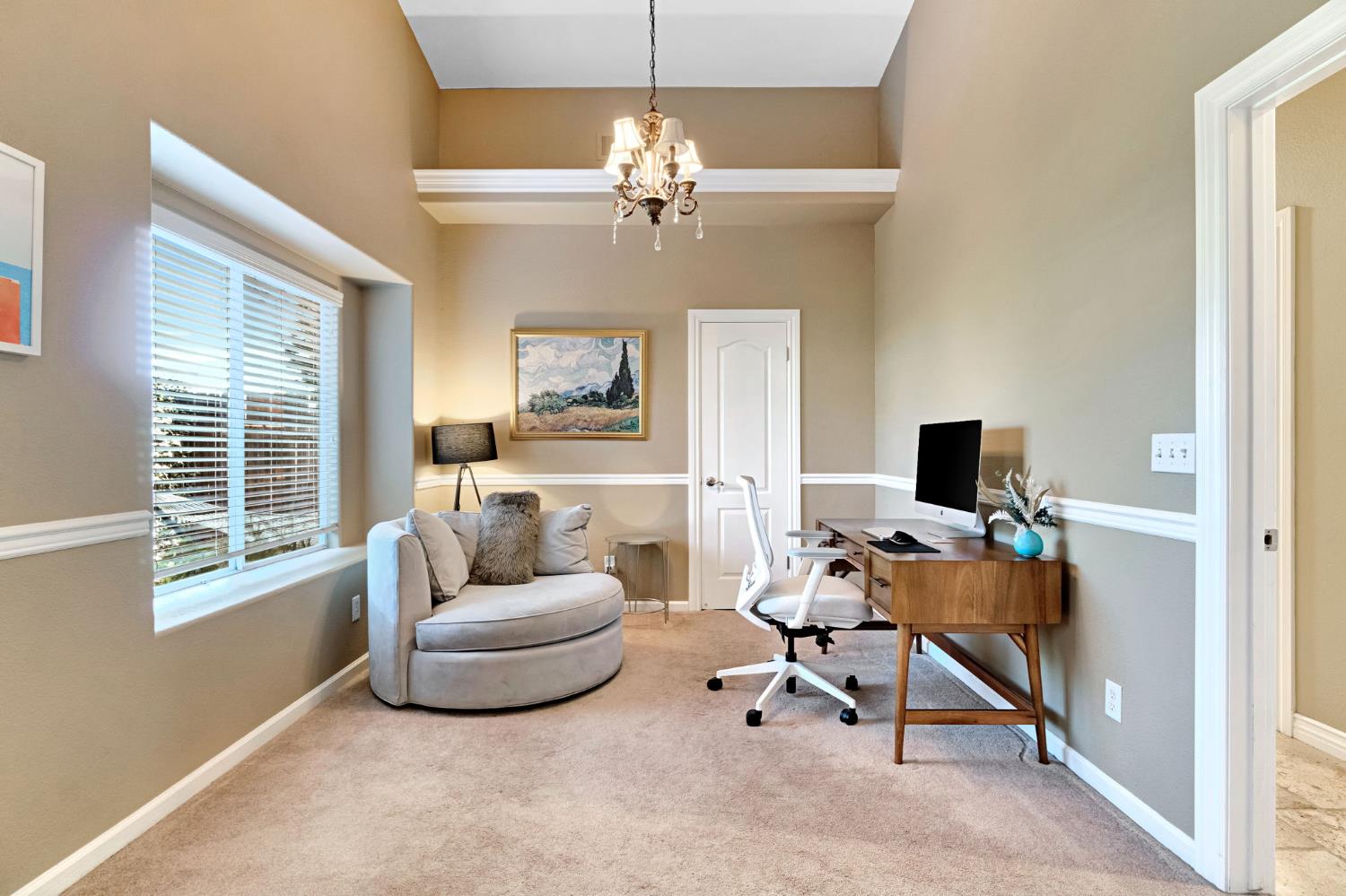1828 N Orangewood Ave, Clovis, CA 93619