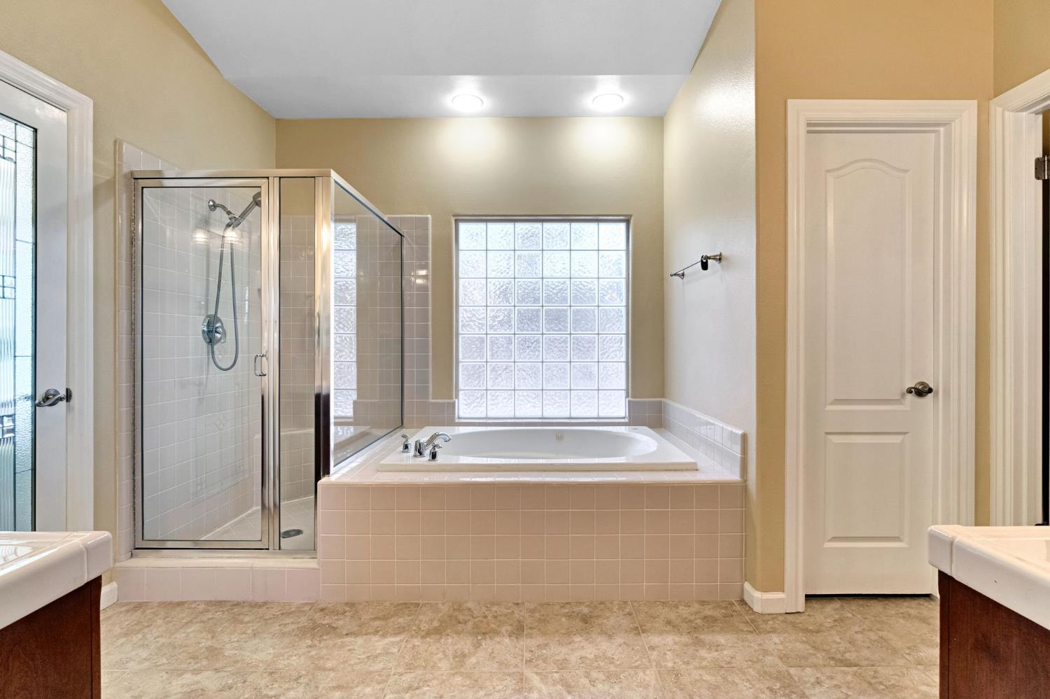 1828 N Orangewood Ave, Clovis, CA 93619