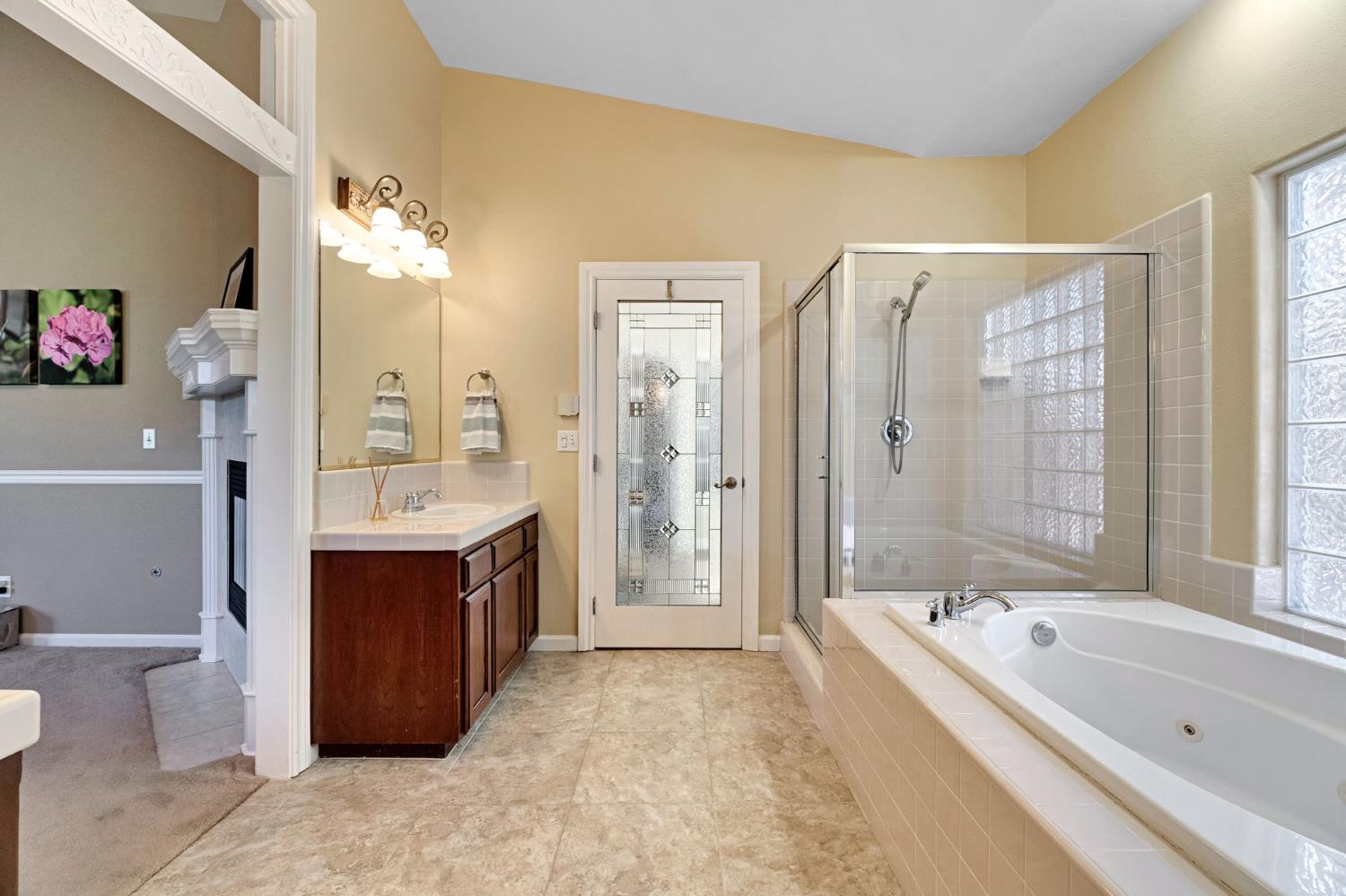 1828 N Orangewood Ave, Clovis, CA 93619