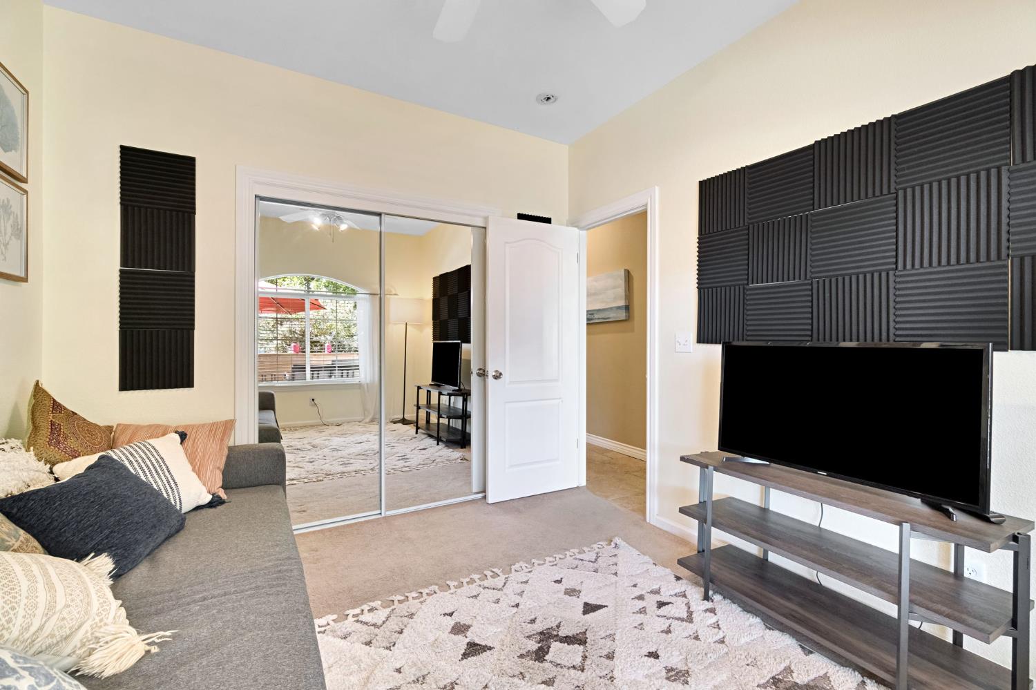 1828 N Orangewood Ave, Clovis, CA 93619
