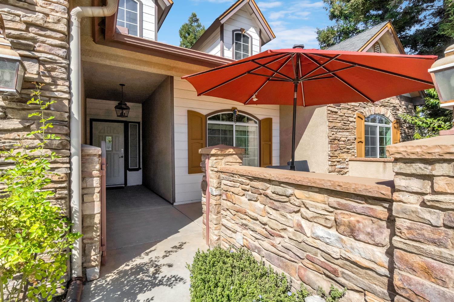 1828 N Orangewood Ave, Clovis, CA 93619