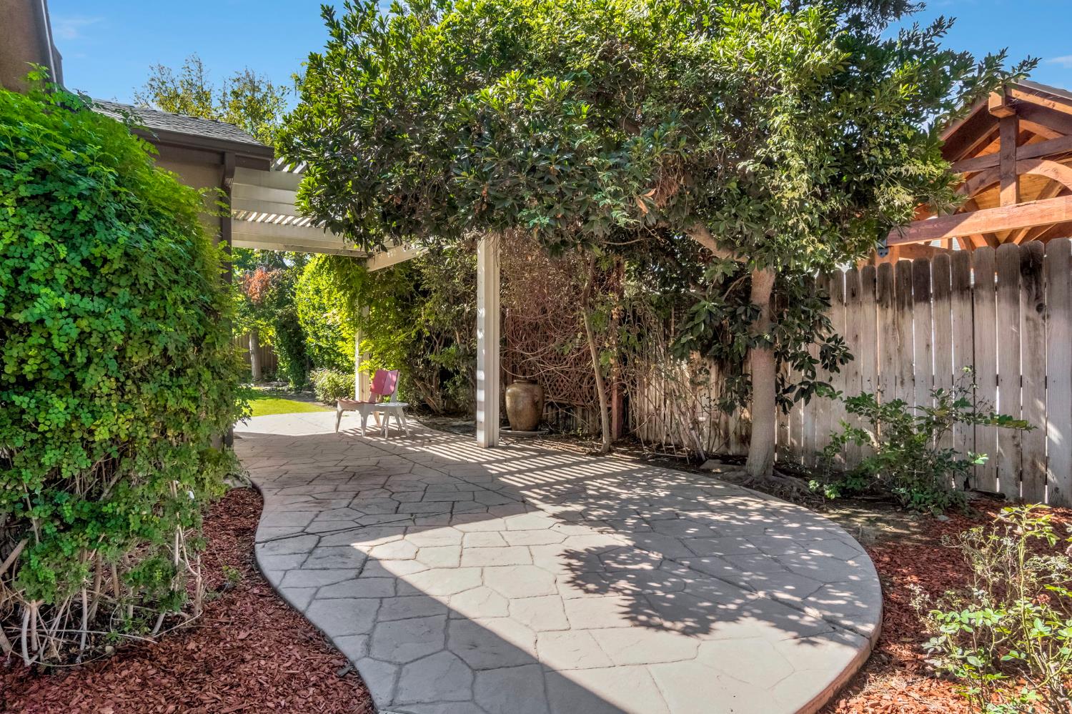 1828 N Orangewood Ave, Clovis, CA 93619