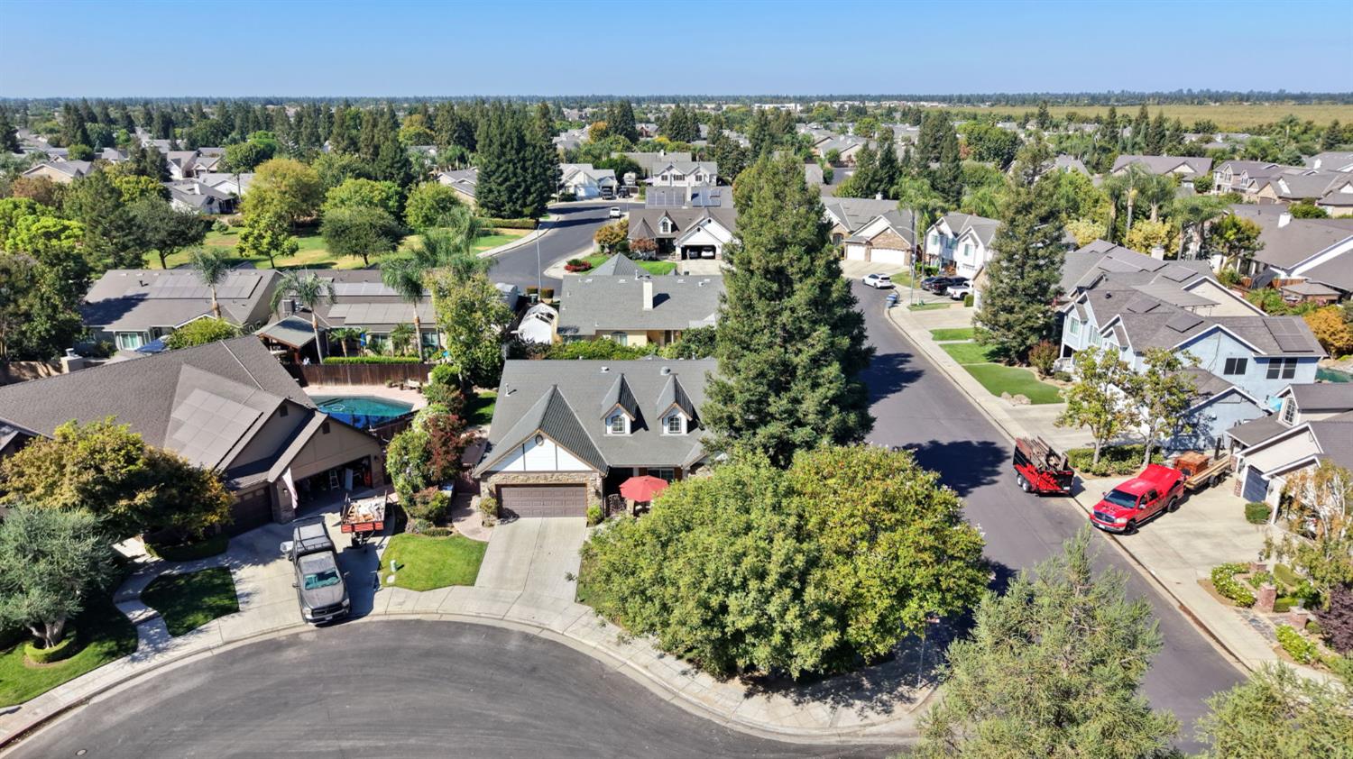 1828 N Orangewood Ave, Clovis, CA 93619