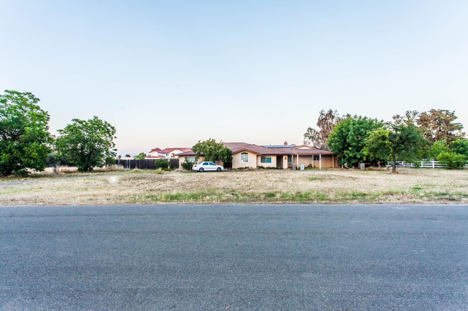 7464 Paula Ave., Clovis, CA 93611