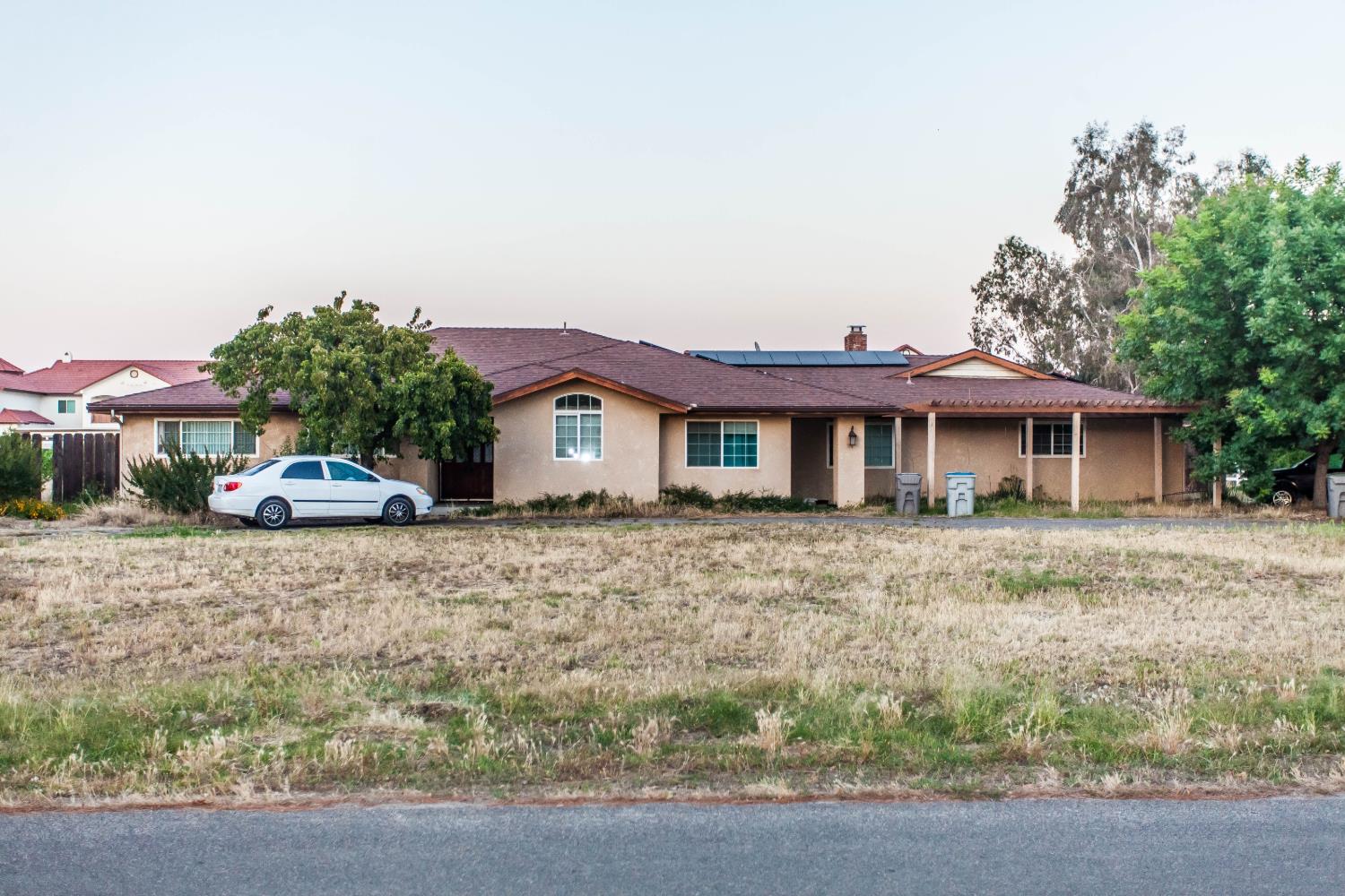 7464 Paula Ave., Clovis, CA 93611