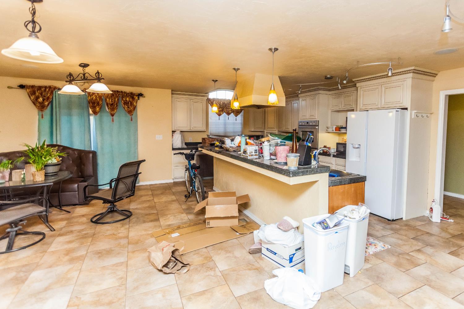 7464 Paula Ave., Clovis, CA 93611