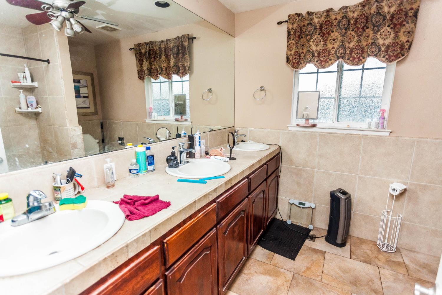 7464 Paula Ave., Clovis, CA 93611