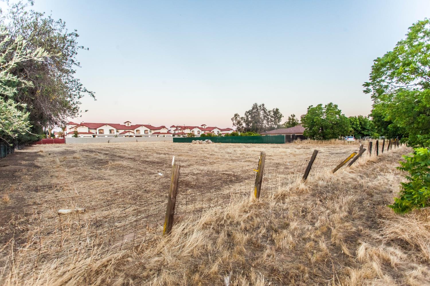 7464 Paula Ave., Clovis, CA 93611