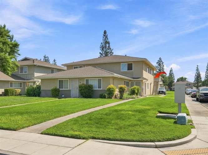 2247 Sylmar Ave #4, Clovis, CA 93612