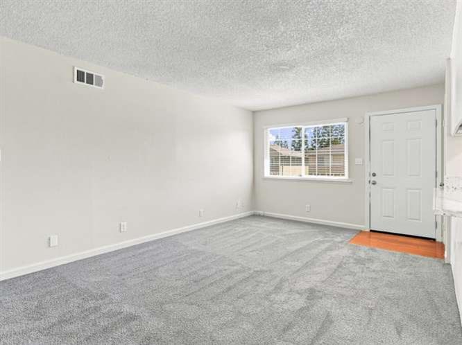 2247 Sylmar Ave #4, Clovis, CA 93612
