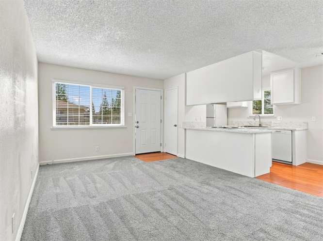 2247 Sylmar Ave #4, Clovis, CA 93612