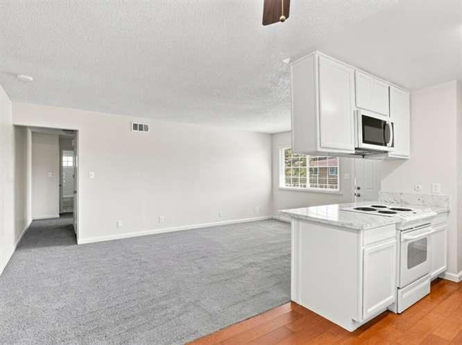 2247 Sylmar Ave #4, Clovis, CA 93612
