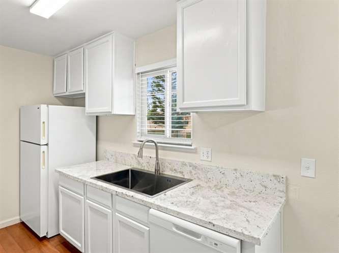 2247 Sylmar Ave #4, Clovis, CA 93612