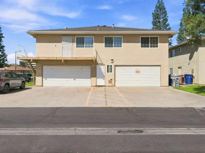 2247 Sylmar Ave #4, Clovis, CA 93612