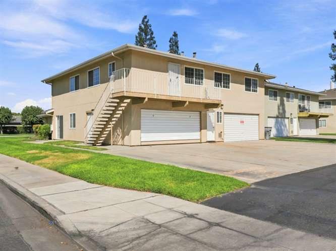 2247 Sylmar Ave #4, Clovis, CA 93612