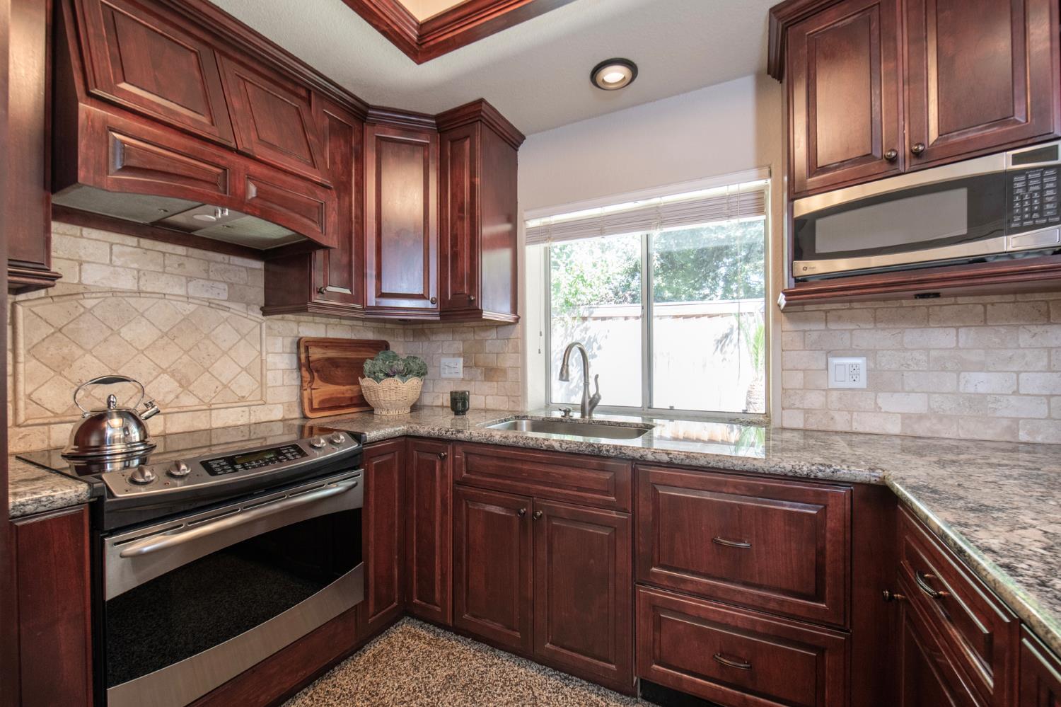1014 E Democracy Ave, Fresno, CA 93720