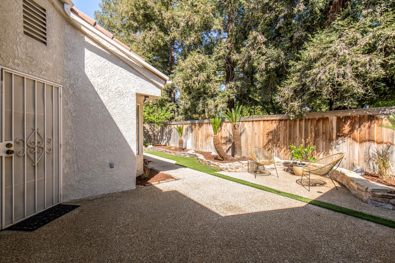 1014 E Democracy Ave, Fresno, CA 93720