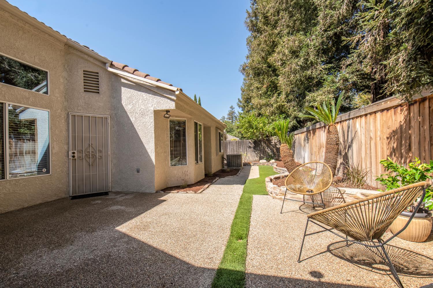 1014 E Democracy Ave, Fresno, CA 93720