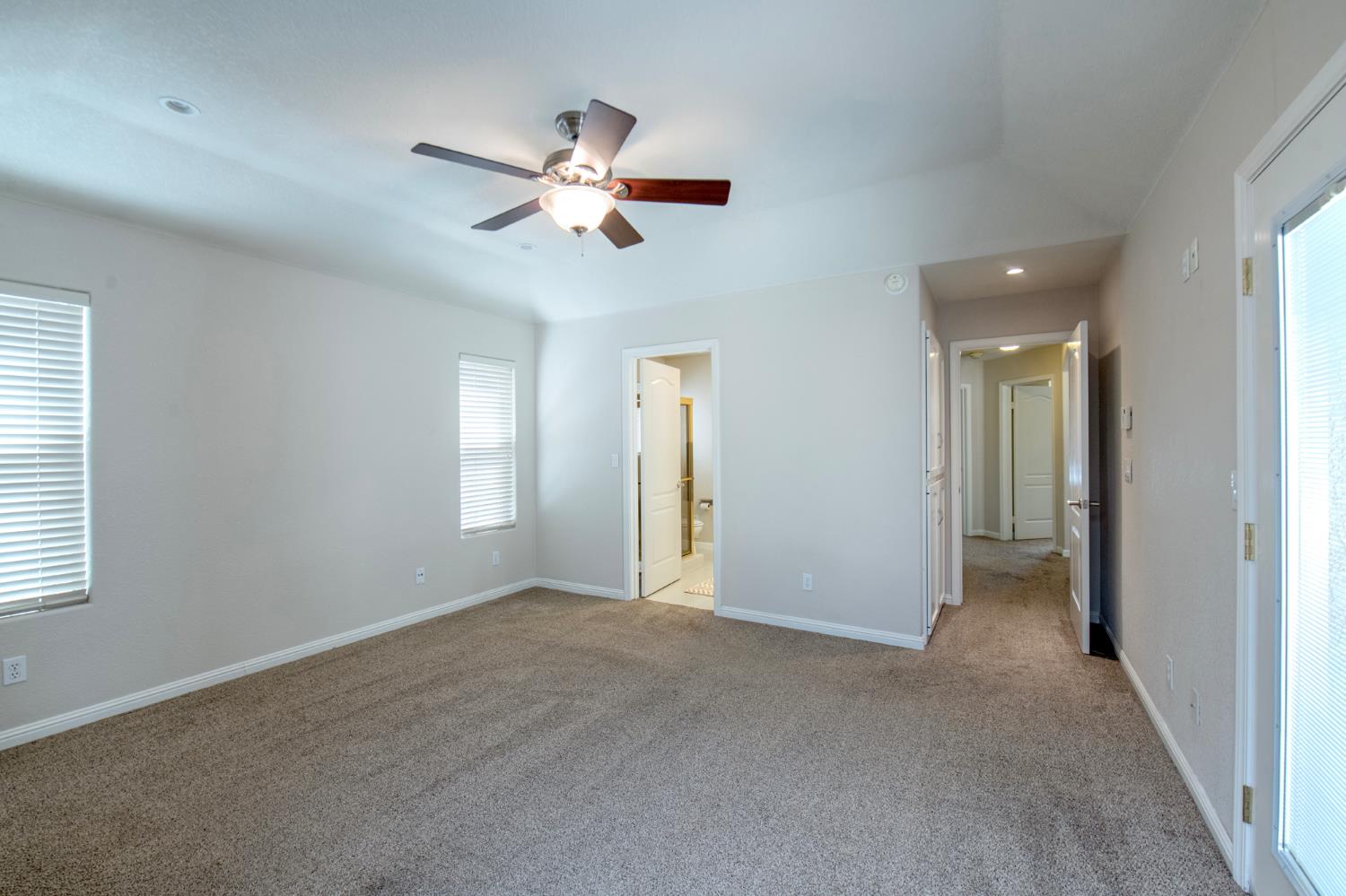 1014 E Democracy Ave, Fresno, CA 93720