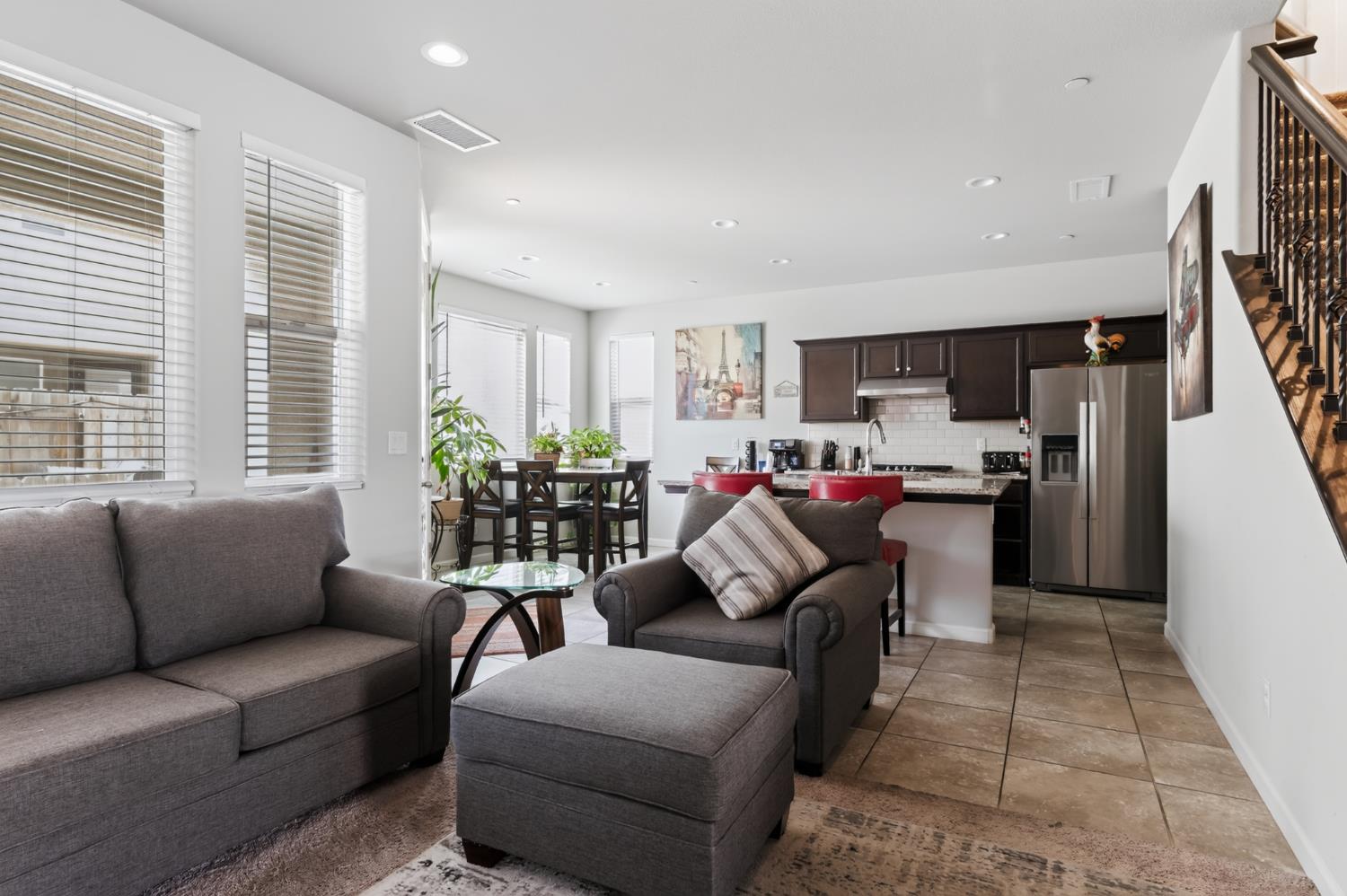 6275 E Overlook Way, Fresno, CA 93727