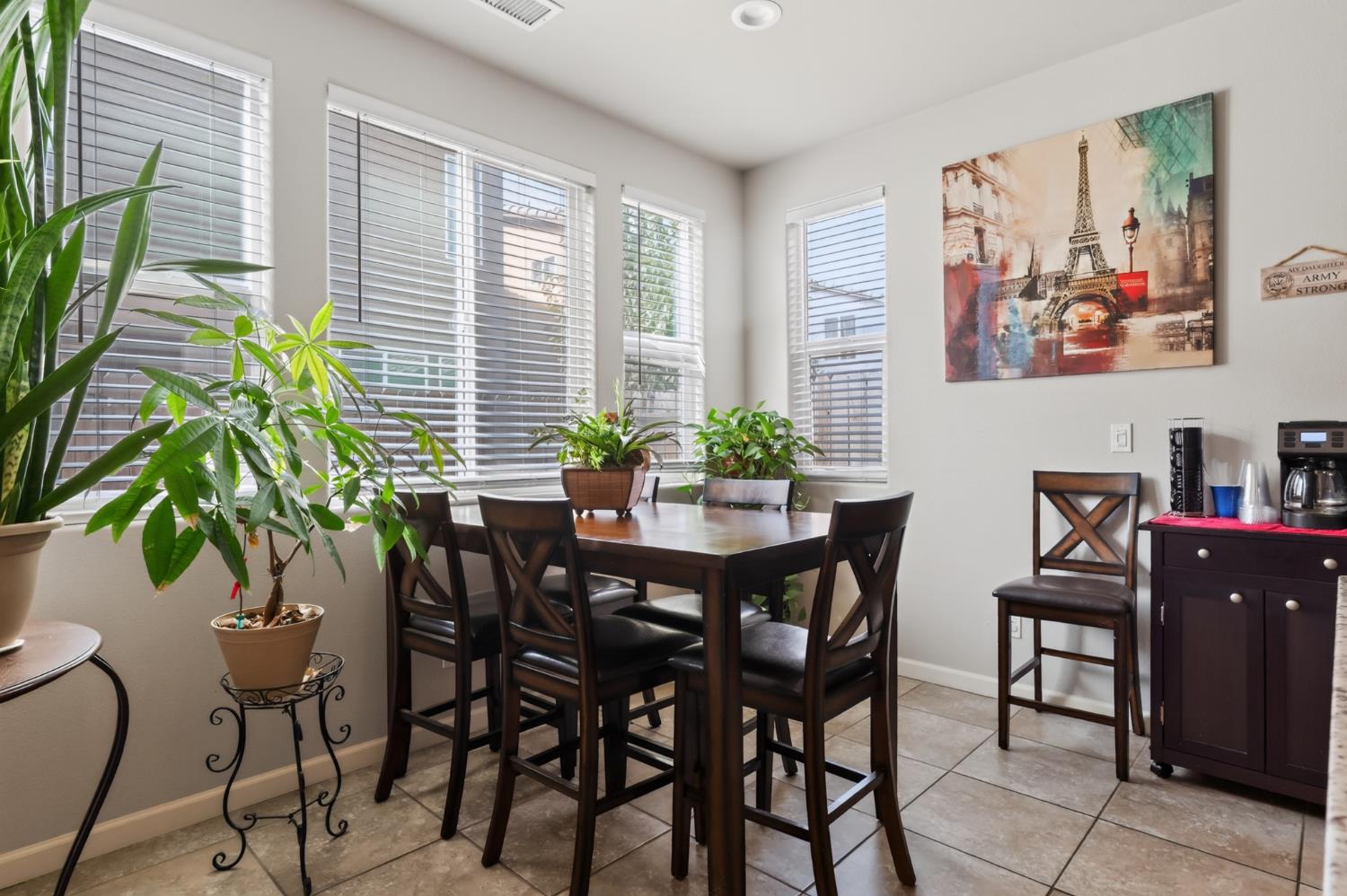 6275 E Overlook Way, Fresno, CA 93727