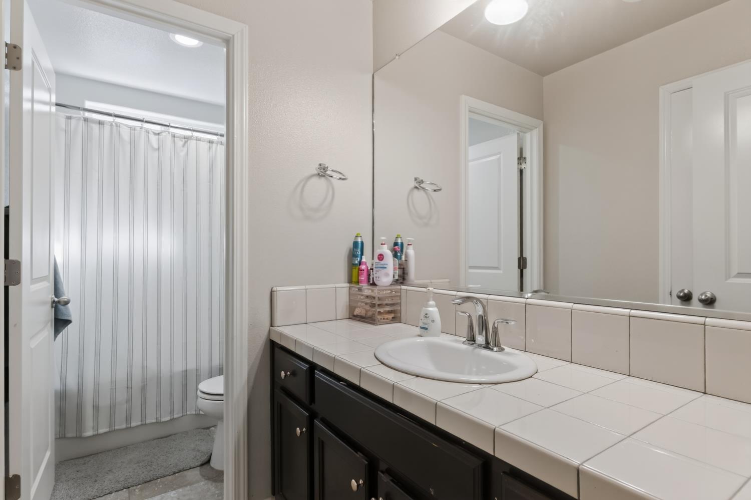 6275 E Overlook Way, Fresno, CA 93727