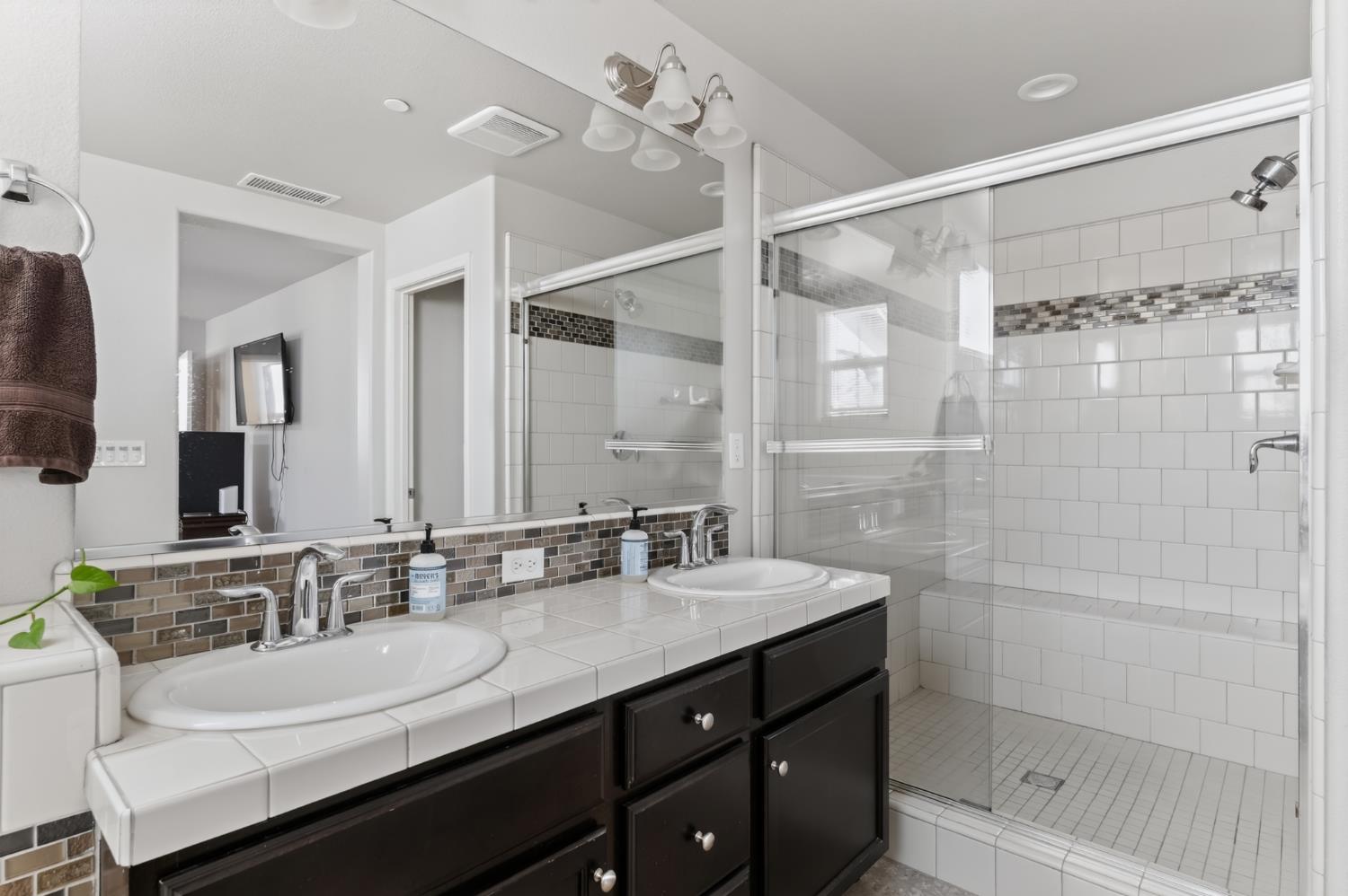 6275 E Overlook Way, Fresno, CA 93727