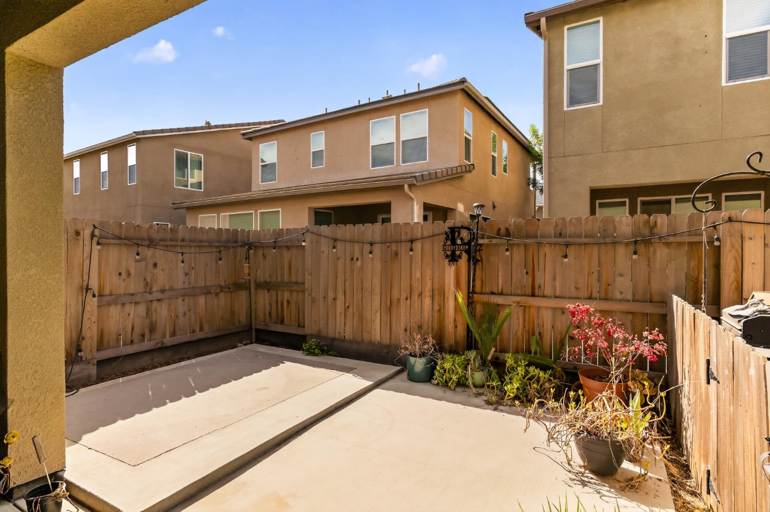 6275 E Overlook Way, Fresno, CA 93727
