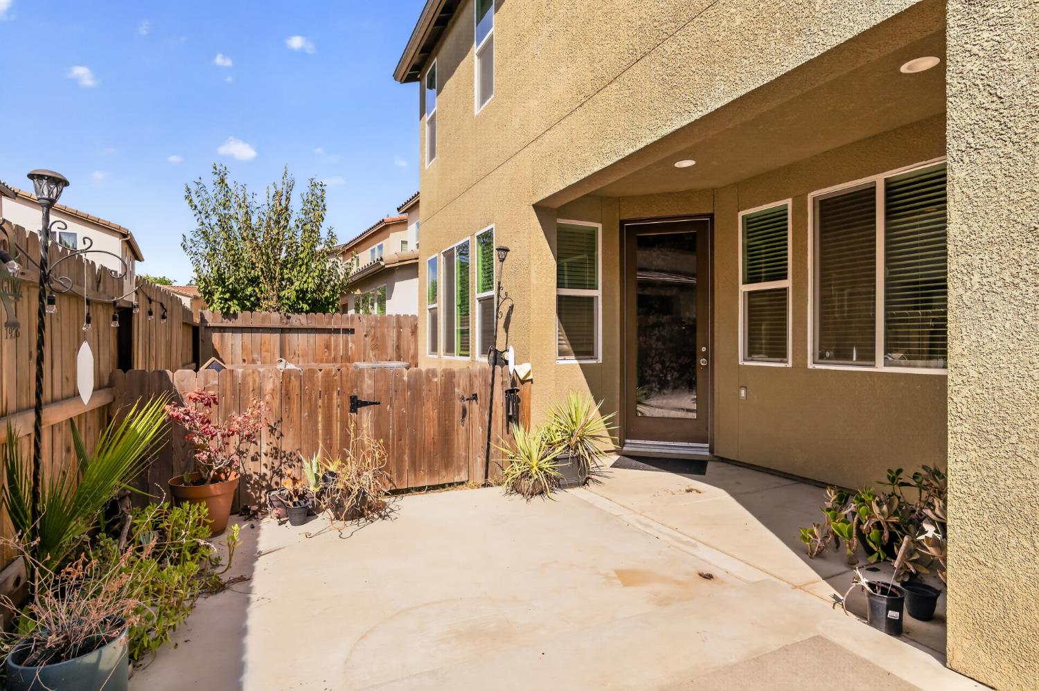 6275 E Overlook Way, Fresno, CA 93727