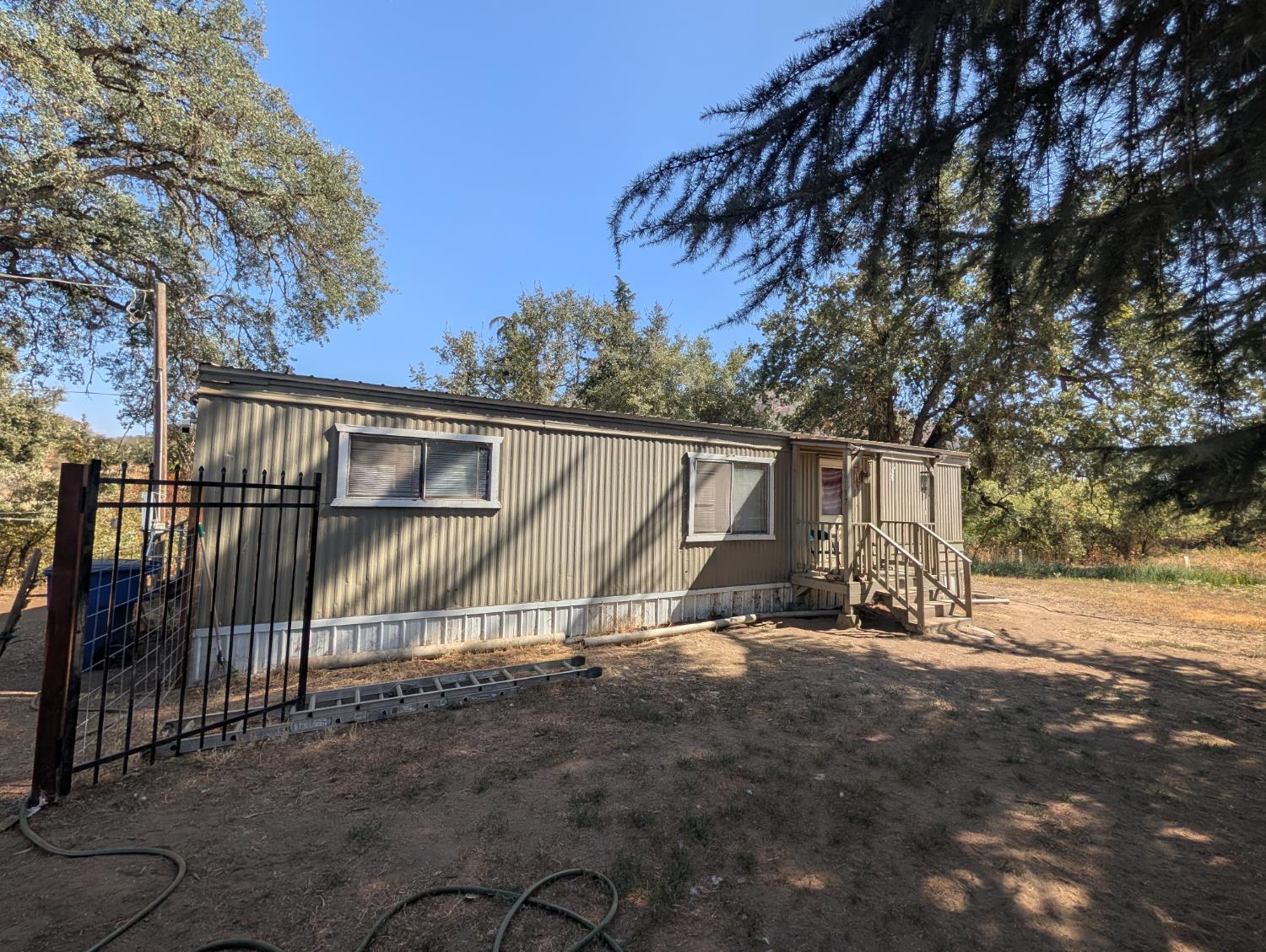 36197 Mistletoe Rd, Yokuts Valley, CA 93675