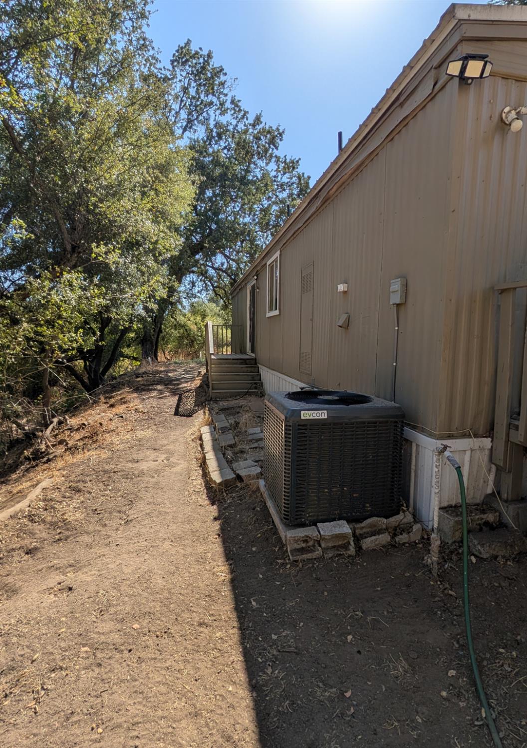 36197 Mistletoe Rd, Yokuts Valley, CA 93675