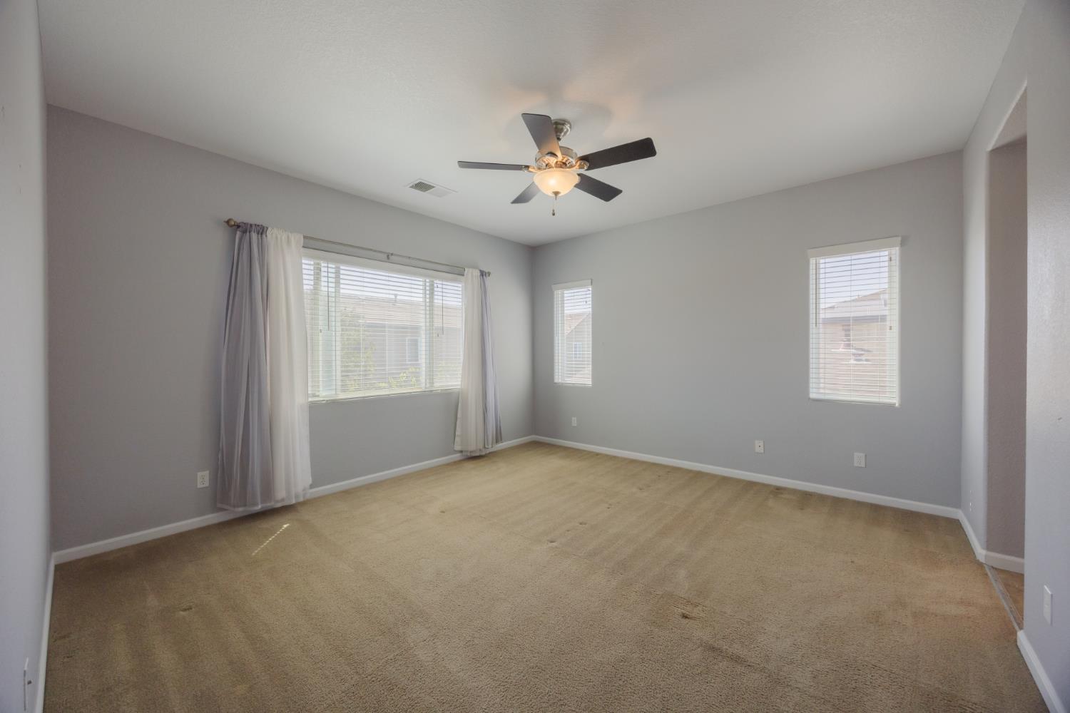 7459 E Robinson Ave, Fresno, CA 93737
